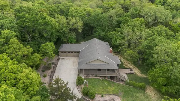 1152 N 1100 Road, Lawrence, KS 66047
