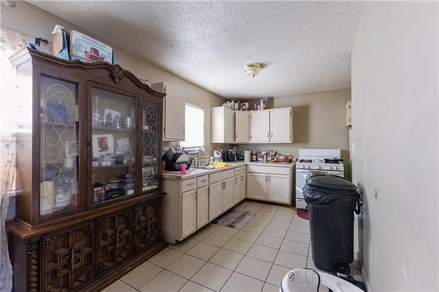 2720 N 33rd Street, Kansas City, KS 66104 - #3