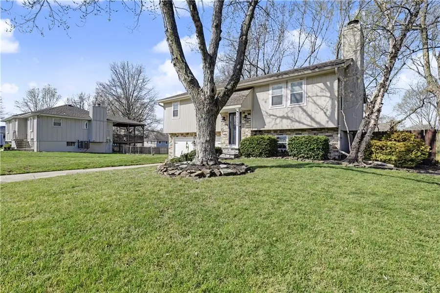 15210 Navaho Drive, Olathe, KS 66062 - #2