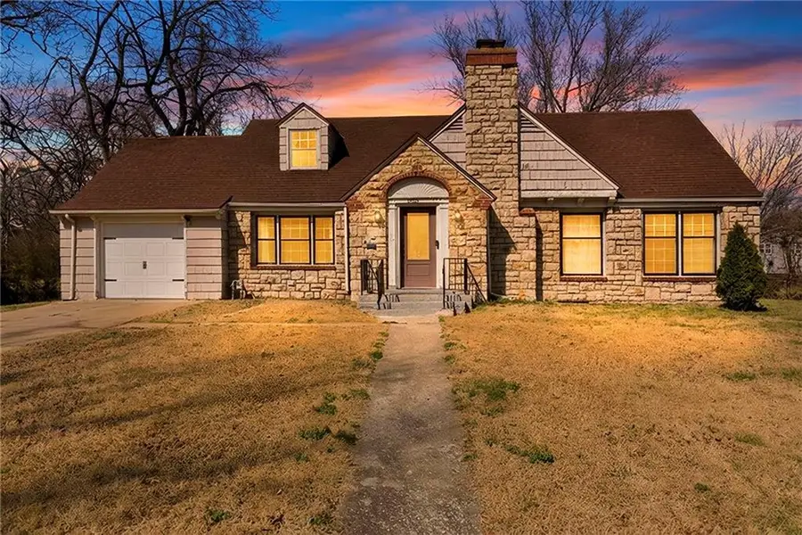 1618 E 75th Terrace, Kansas City, MO 64131 - #2