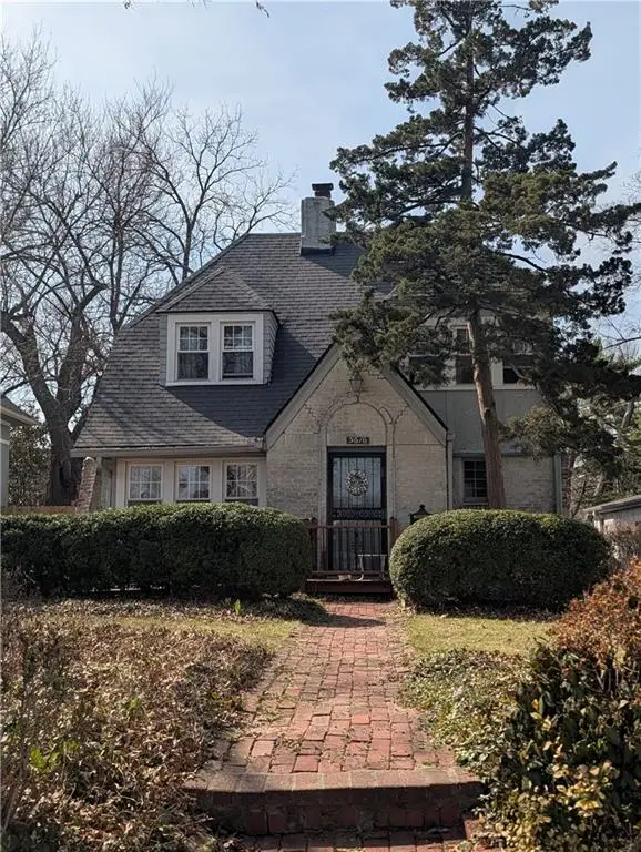 5616 Wyandotte Street, Kansas City, MO 64113 - #1