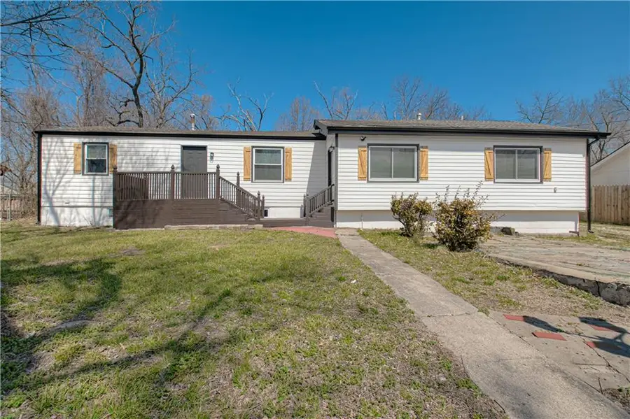 231 Springdale Avenue, Bonner Springs, KS 66012 - #2