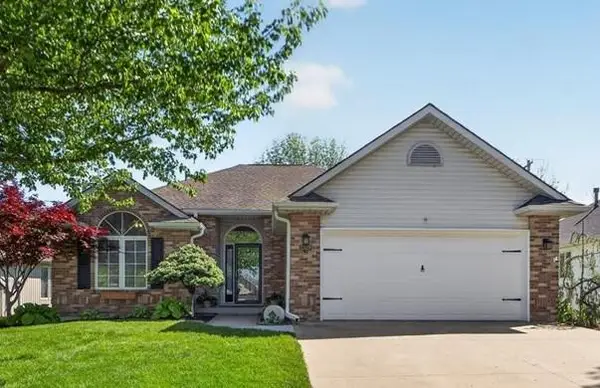 3328 S Victoria Drive, Blue Springs, MO 64015
