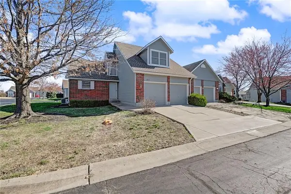 6817 W 156th Terrace, Overland Park, KS 66223