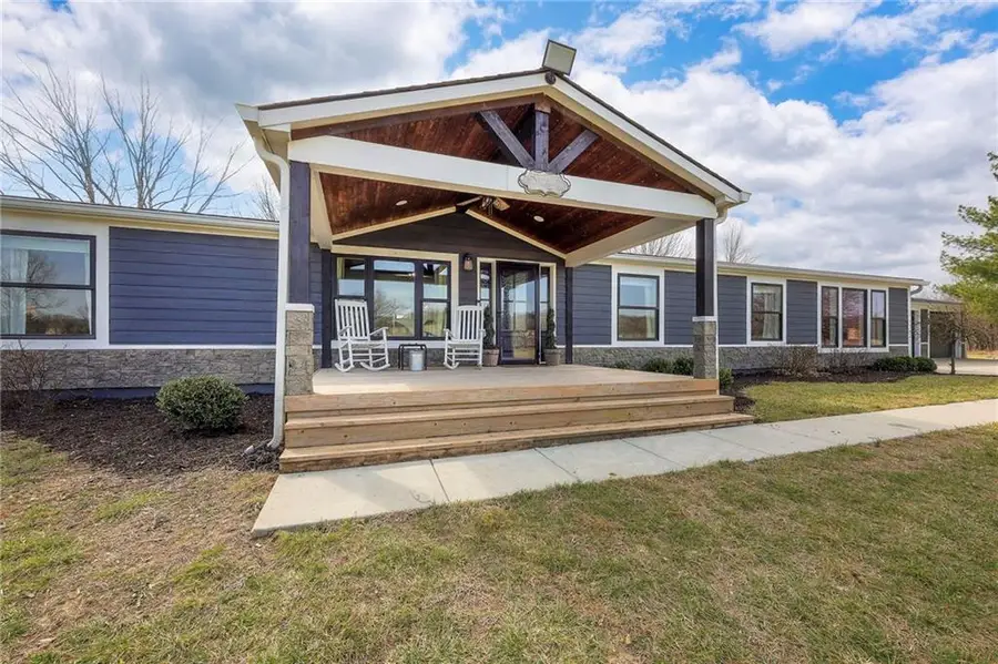 811 N 900th Road, Lawrence, KS 66047 - #2