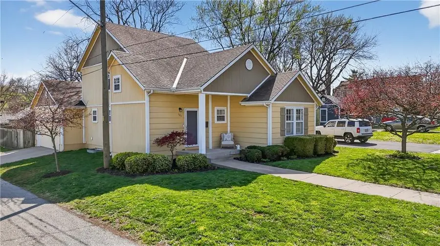 121 E 80th Street, Kansas City, MO 64114 - #2