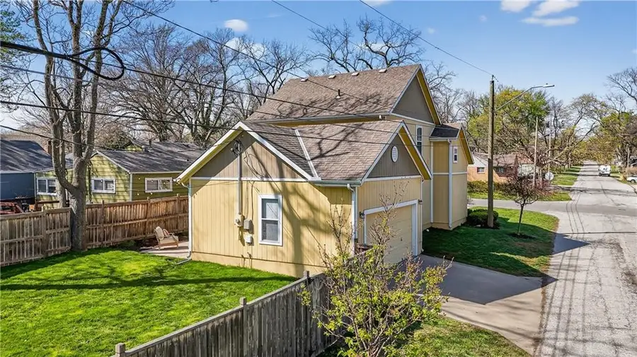 121 E 80th Street, Kansas City, MO 64114 - #3