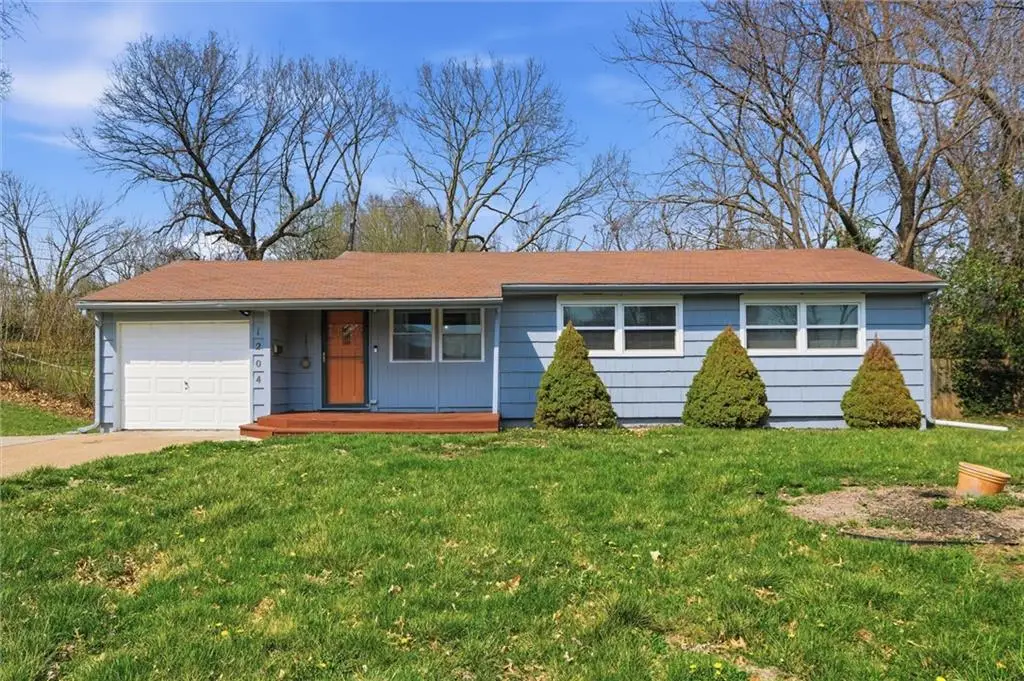 1204 NE 62nd Street, Gladstone, MO 64118 - #1
