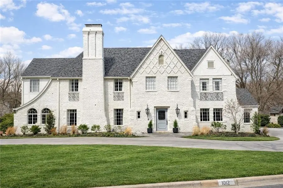 1012 W 61 Terrace, Kansas City, MO 64113 - #2