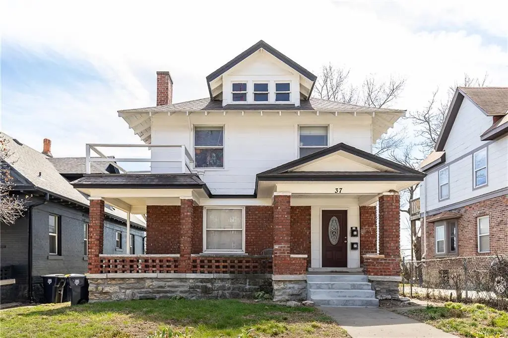 37 E 32nd Street, Kansas City, MO 64111 - #1
