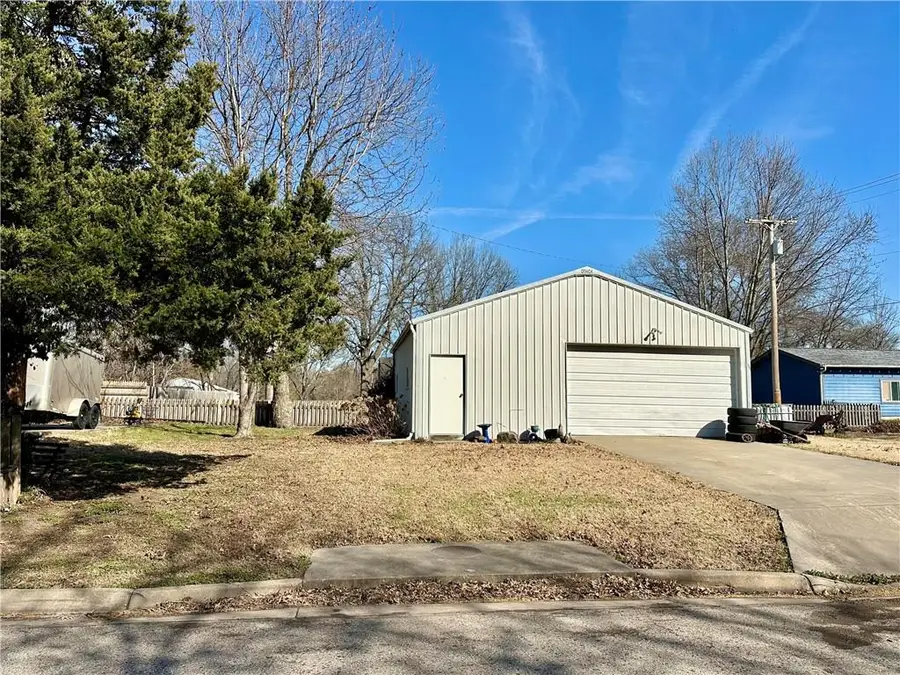 425 S Pine Street, Ottawa, KS 66067 - #2