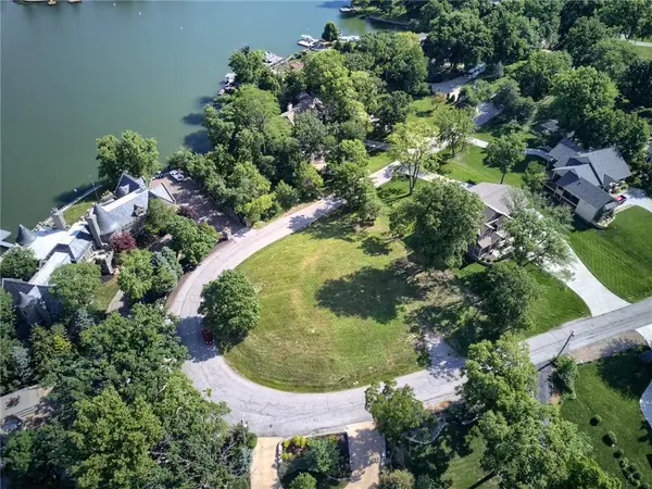 10006 NW 75th Street, Weatherby Lake, MO 64152