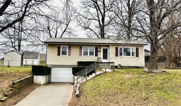 3520 S 41st Terrace, St Joseph, MO 64503