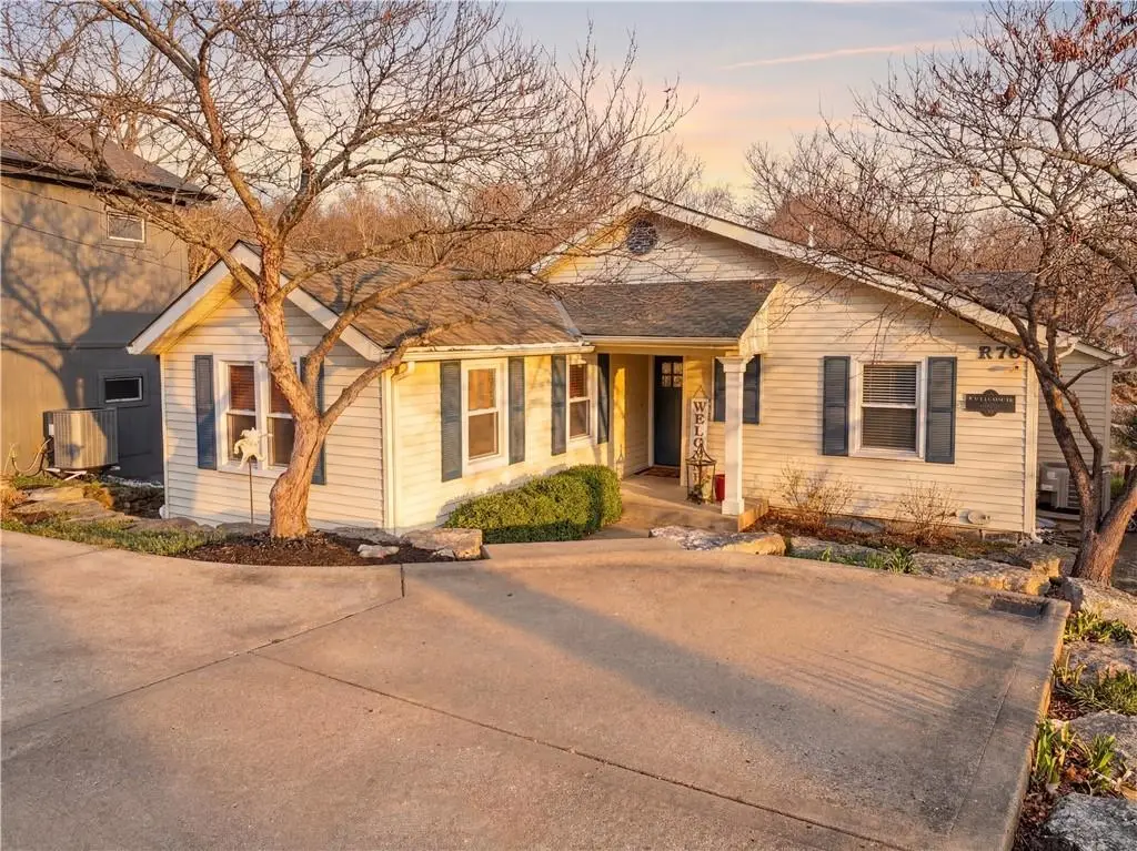 76 R Street, Lees Summit, MO 64086 - #1