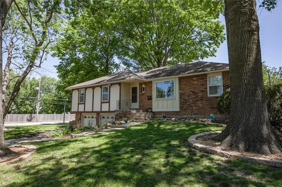 6701 Caenen Avenue, Shawnee, KS 66216 - #3