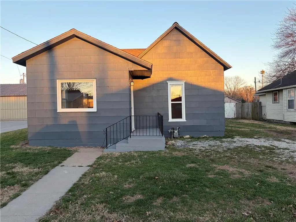 513 1st Street, Osawatomie, KS 66064 - #1