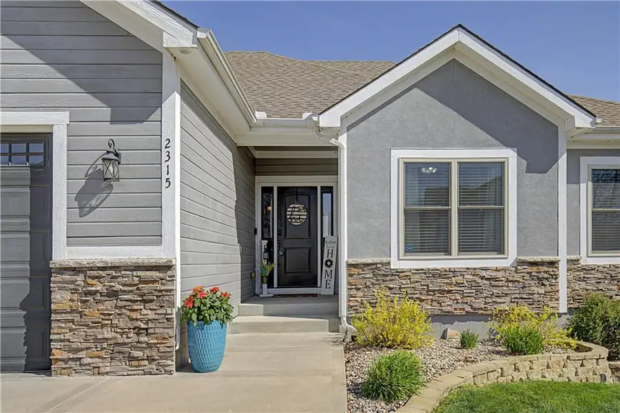 2315 NW Hedgewood Drive, Grain Valley, MO 64029 - #3