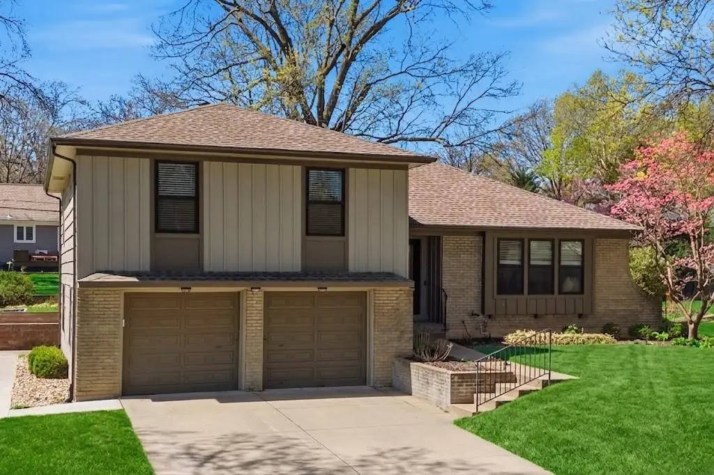 6348 Reeds Drive, Mission, KS 66202 - #1