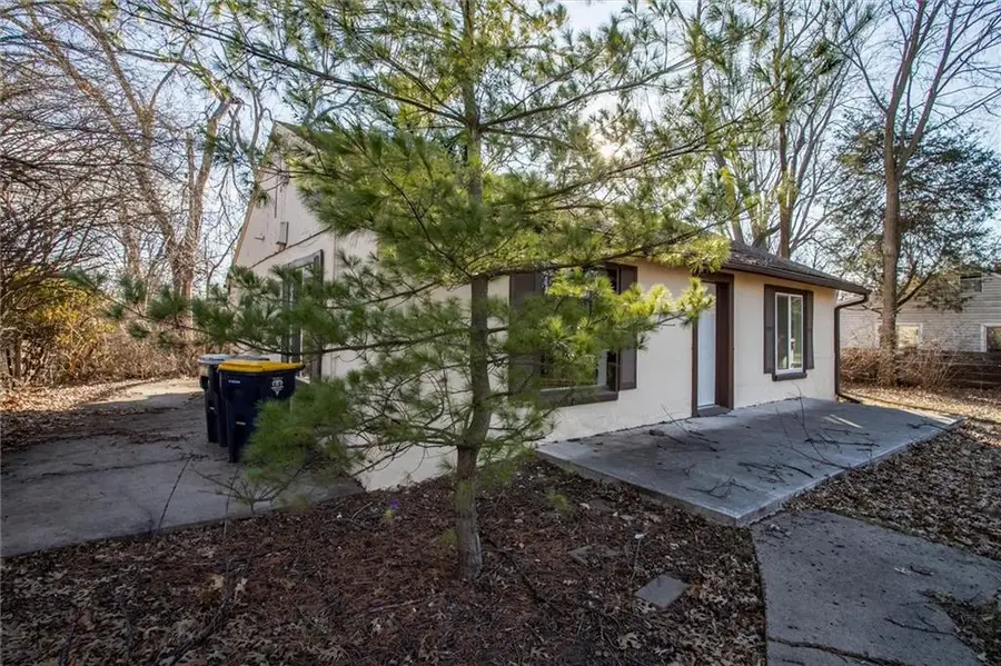 9043 Walnut Street, Kansas City, MO 64114 - #3