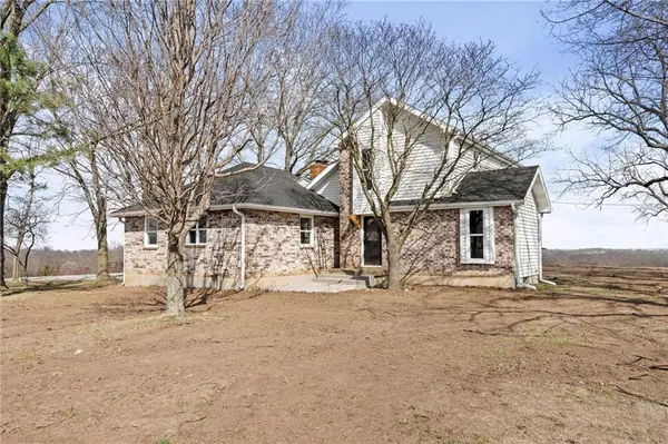 457 SW F Highway, Centerview, MO 64019