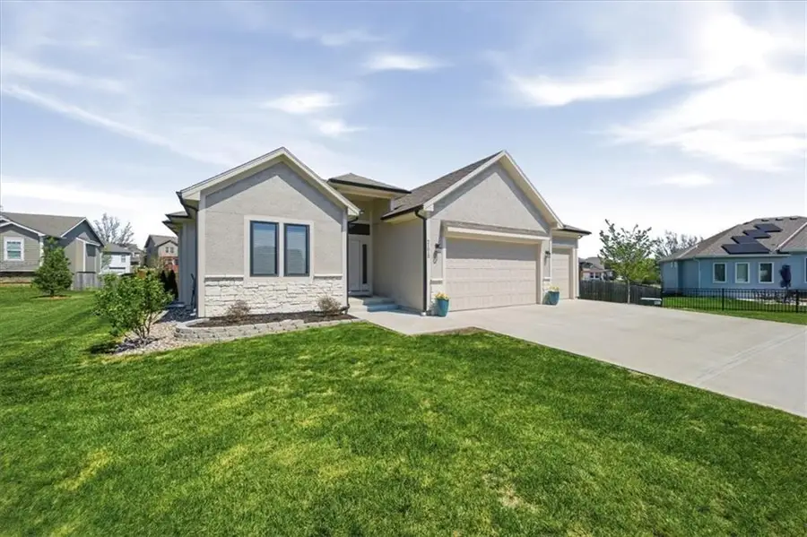 21010 W 225th Street, Spring Hill, KS 66083 - #2