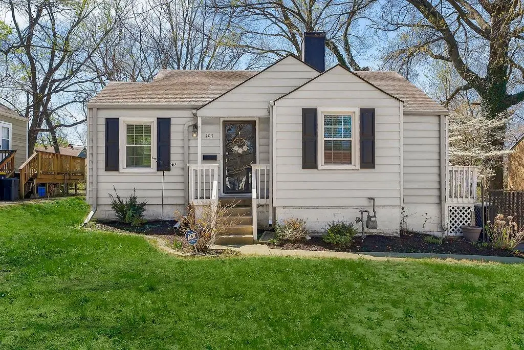 707 W 86th Street, Kansas City, MO 64114 - #1