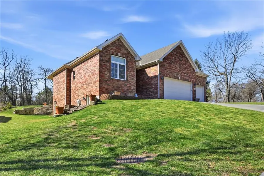 1637 SW Hedgewood Lane, Lees Summit, MO 64081 - #2