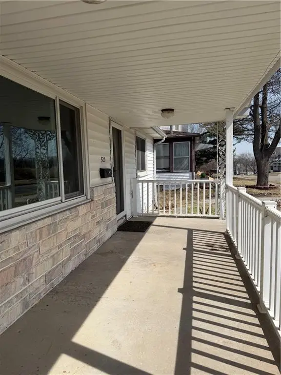 325 E 4th Street, Maryville, MO 64468 - #2