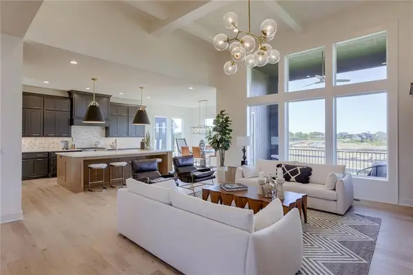 2424 W 177th Street, Overland Park, KS 66085