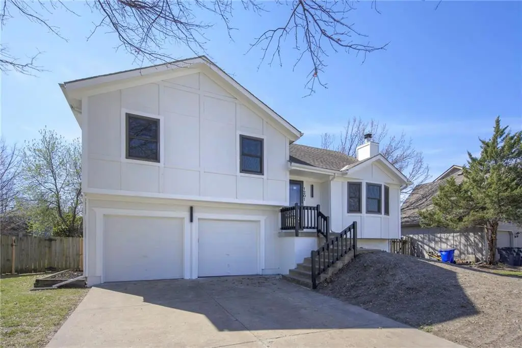 1201 E Butterfield Place, Olathe, KS 66062 - #1
