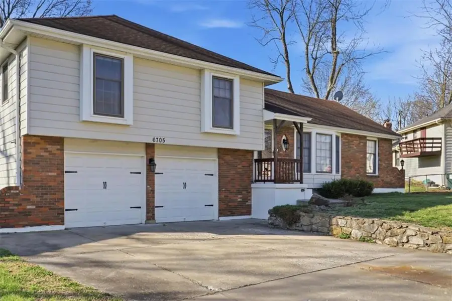 6705 E 126th Street, Grandview, MO 64030 - #3