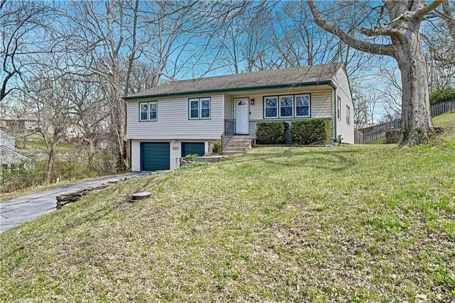 3537 N Walrond Avenue, Kansas City, MO 64117 - #2