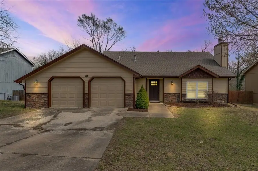 912 Chalk Hill Court, Lawrence, KS 66049 - #2