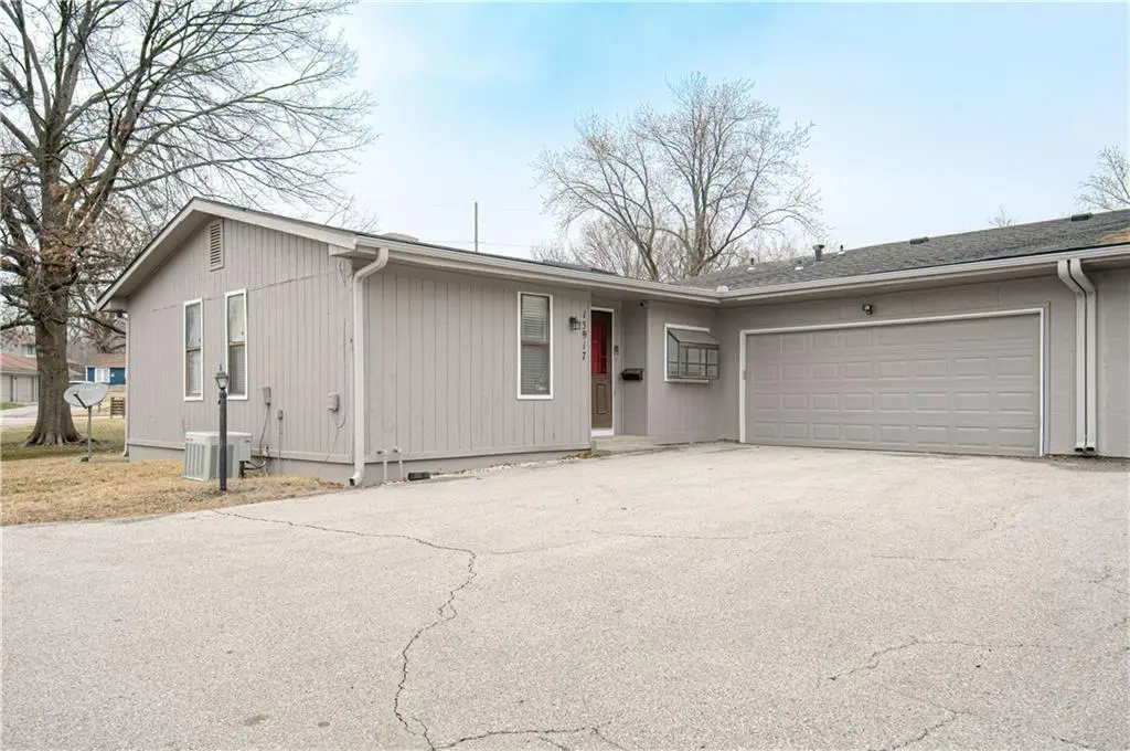 13917 Falkirk Circle, Grandview, MO 64030 - #1