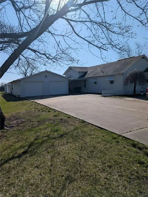 308 N Cleveland Street, Garnett, KS 66032 - #3