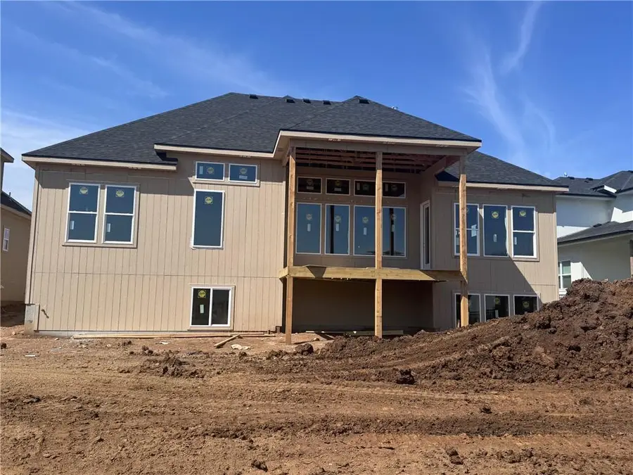 18504 Pawnee Lane, Overland Park, KS 66085 - #2