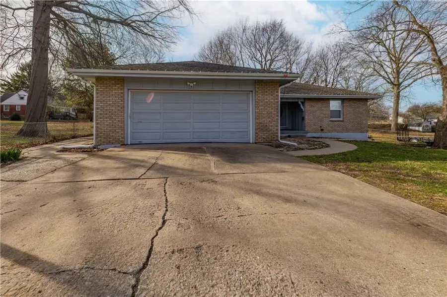 10105 E 35th Street S, Independence, MO 64052 - #2