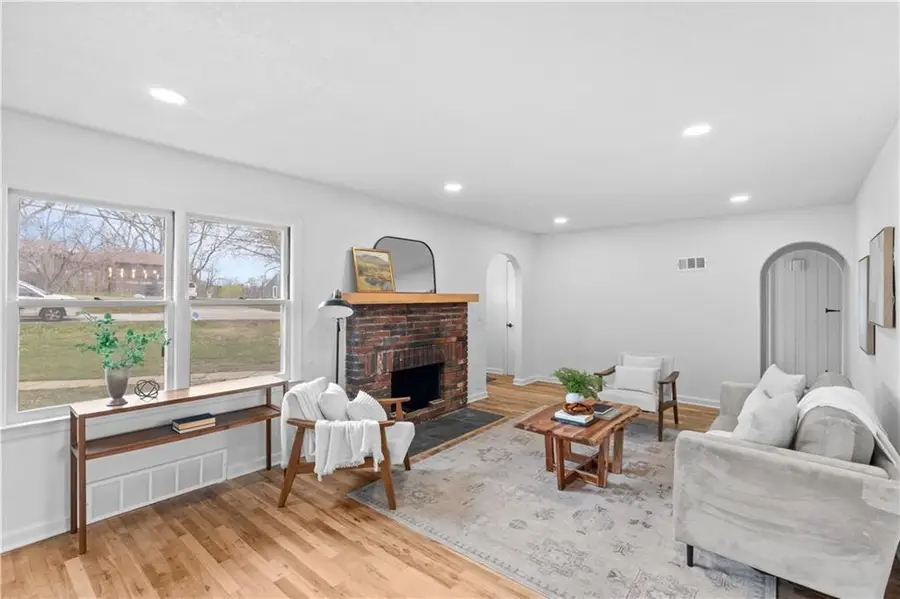 915 S Trail Ridge Drive, Independence, MO 64050 - #3