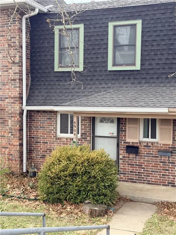 8904 Pflumm Road, Lenexa, KS 66215