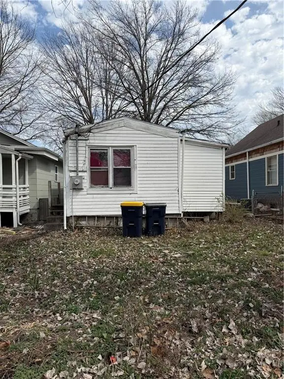 7542 Pennsylvania Avenue, Kansas City, MO 64114 - #3