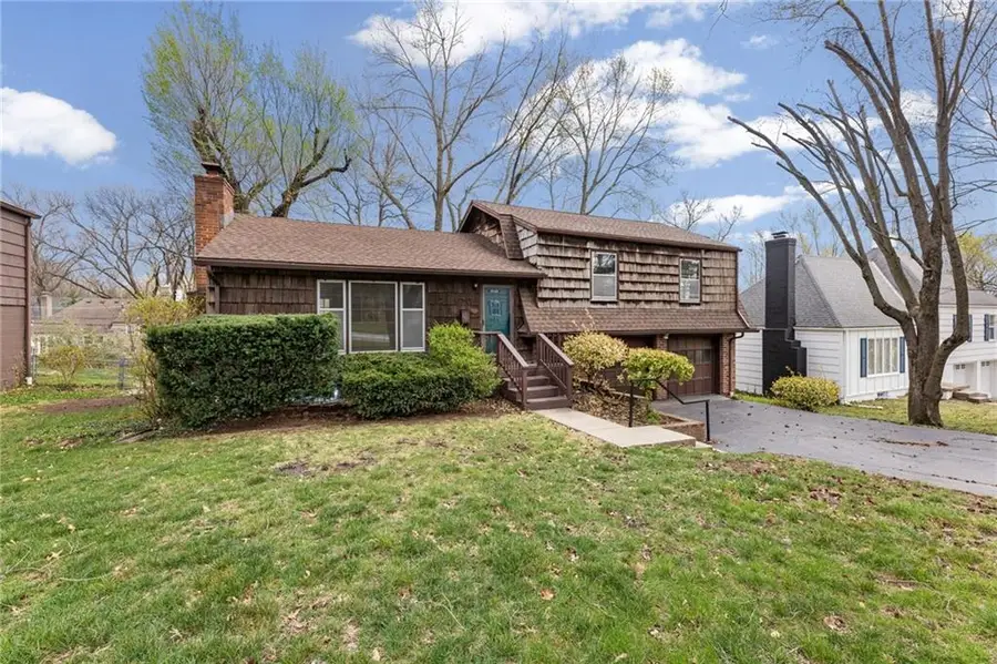 7545 Aberdeen Road, Prairie Village, KS 66208 - #2