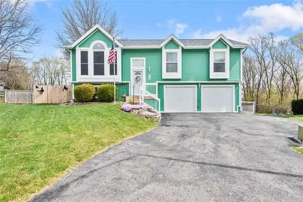 310 W Johnston Street, Olathe, KS 66061