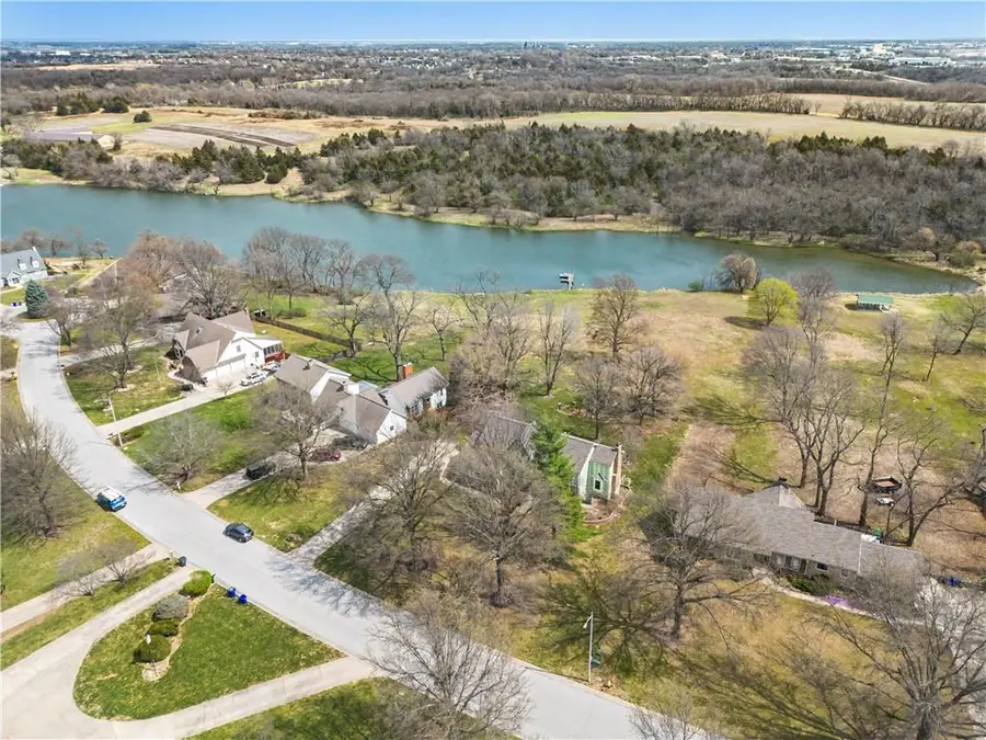 1510 S Lakestone Drive, Olathe, KS 66061 - #2