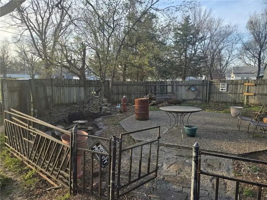 622 S Jefferson Avenue, Iola, KS 66749 - #2
