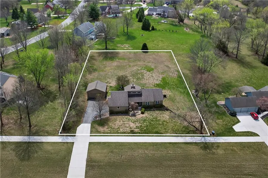 8945 W 167th Street, Stilwell, KS 66085 - #3