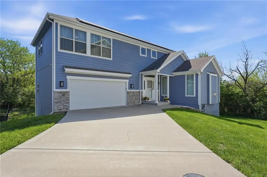 12627 Charlotte Street, Kansas City, MO 64146 - #1