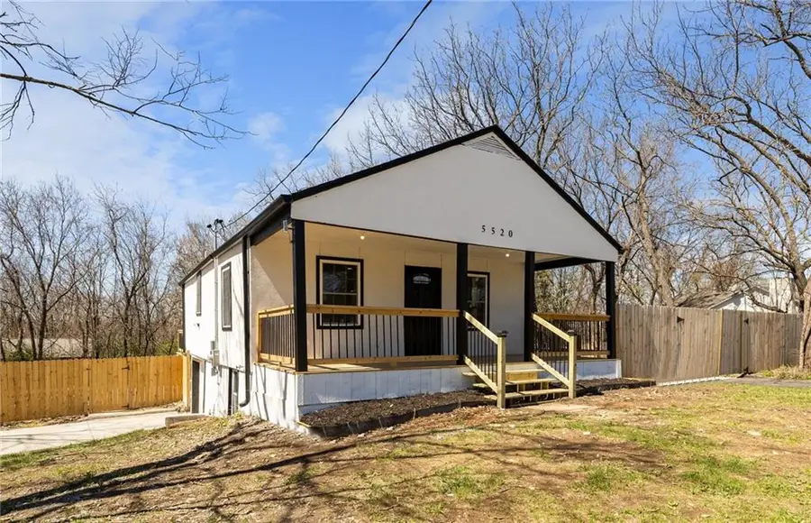 5520 Topping Avenue, Kansas City, MO 64129 - #2