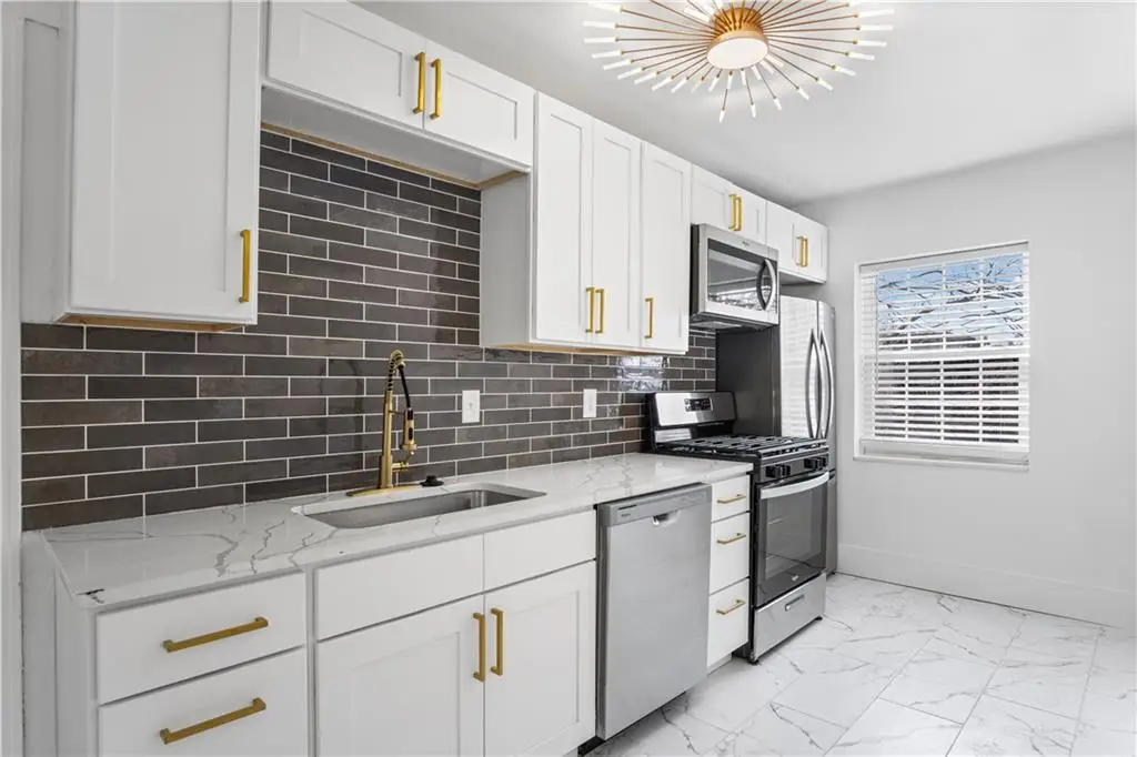 1207 W 45th Street #3W, Kansas City, MO 64111 - #1