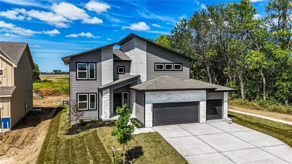 1505 SW Meadowlark Court, Oak Grove, MO 64075
