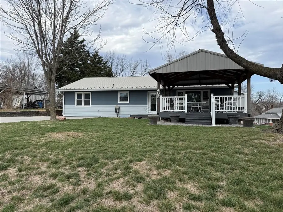 402 W 4th Street, Stewartsville, MO 64490 - #2